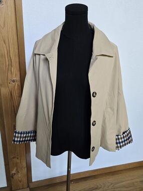 Beige Trench Coat with Checked Cuff Detail - Women's Classic